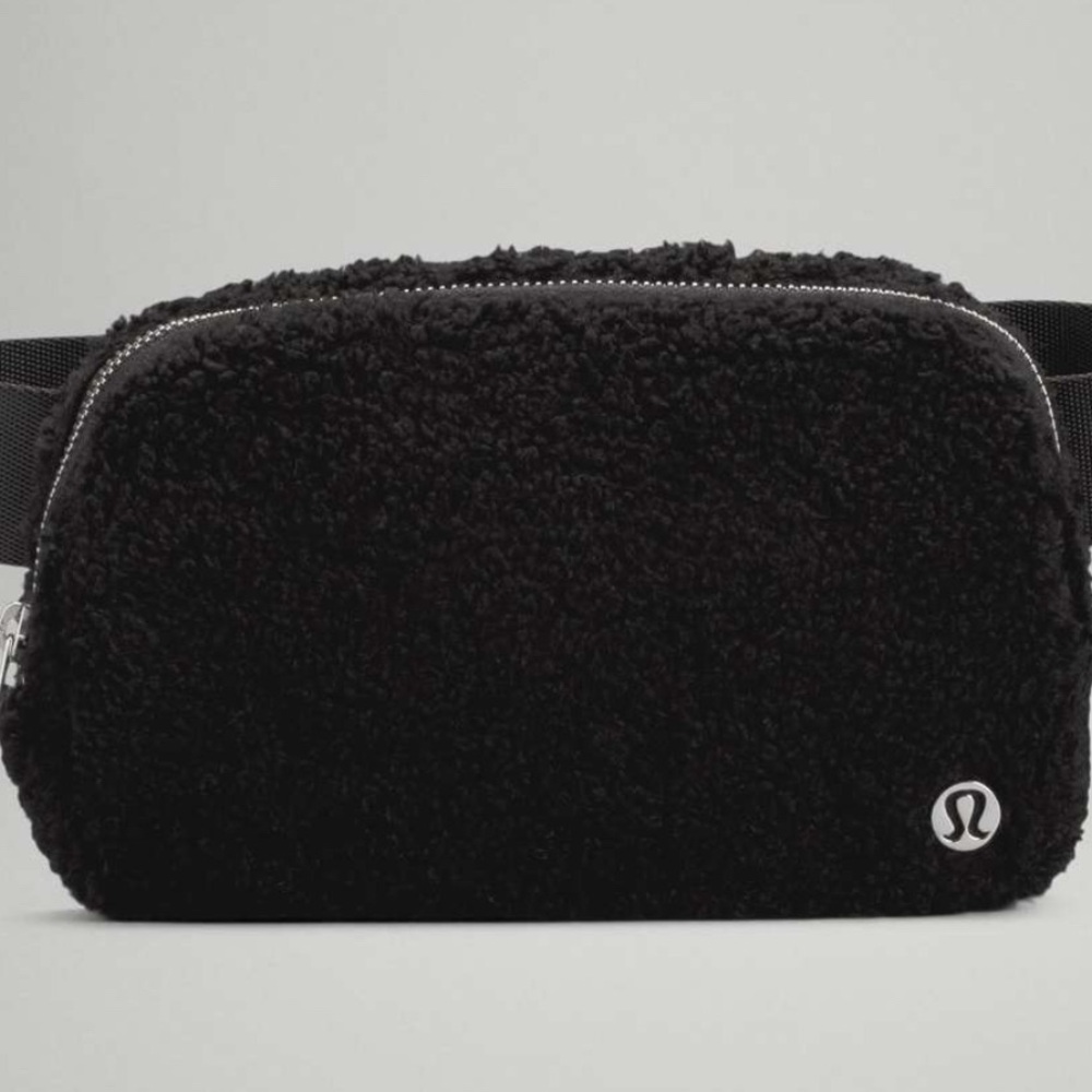 Lululemon Black Sherpa Belt Bag